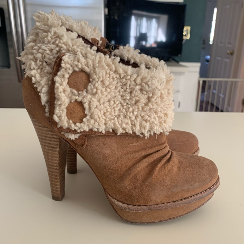 Women’s UGG ankle boots